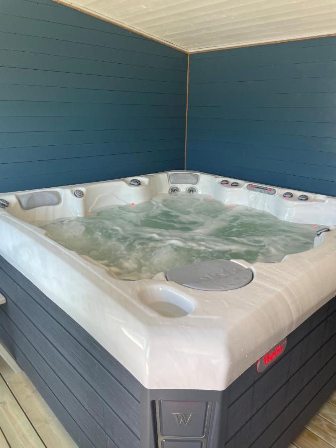 Trzy Rybki - Belona Dom Z Basenem I Jacuzzi Puck Exterior foto